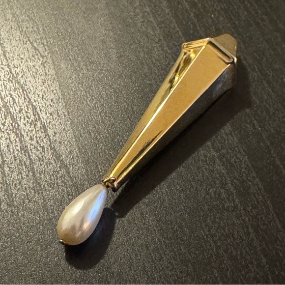 ⚜️3 for $30⚜️ Vintage Gold Tone Bar Brooch with Hanging Faux Pearl - Picture 4 of 11